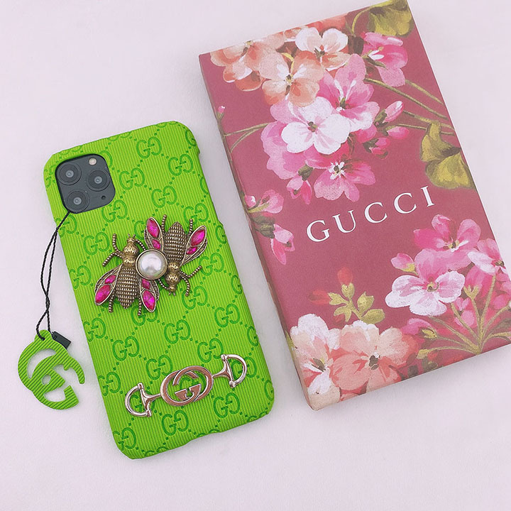 Gucci iPhone12 ハチ柄ケース