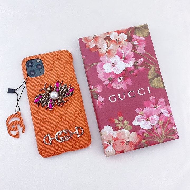 Gucci iPhone12 ハチ柄ケース